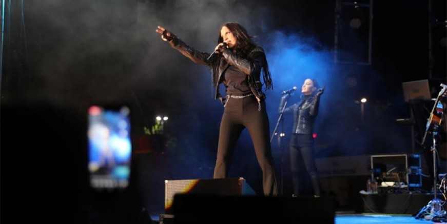 Sertab Erener onbinlerce Kartallıyı coşturdu
