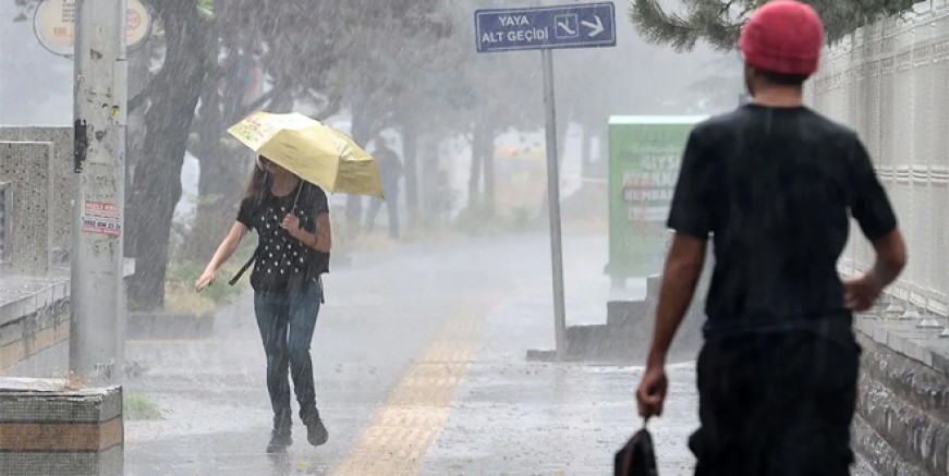 İstanbul için saat verildi: Fırtına ve yağış...