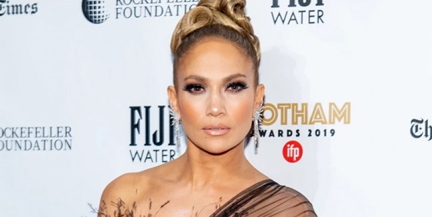 Jennifer Lopez küvet pozlarını paylaştı