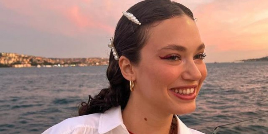Melisa Şenolsun'dan ilginç sansür!