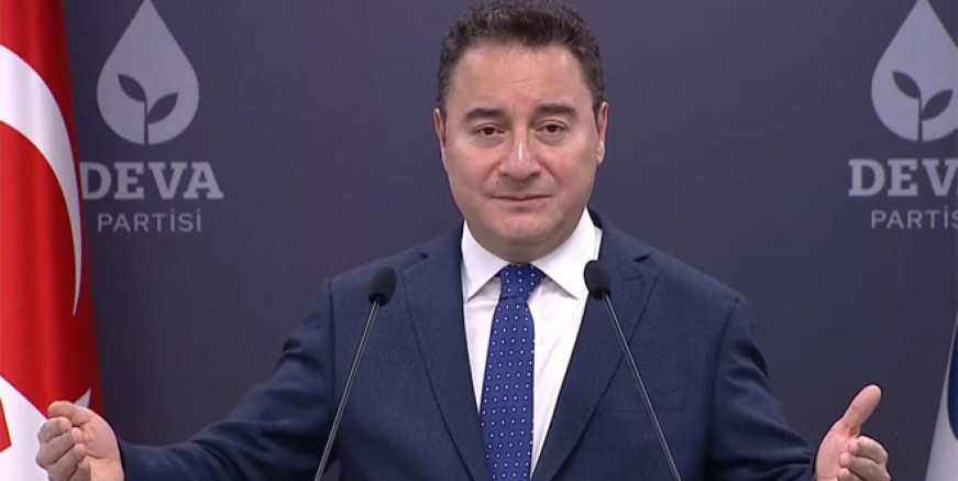Ali Babacan : 'Varlık içinde yokluk yaşıyoruz'