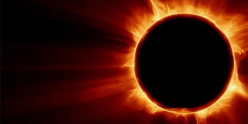 Güneş'te koca delik açıldı