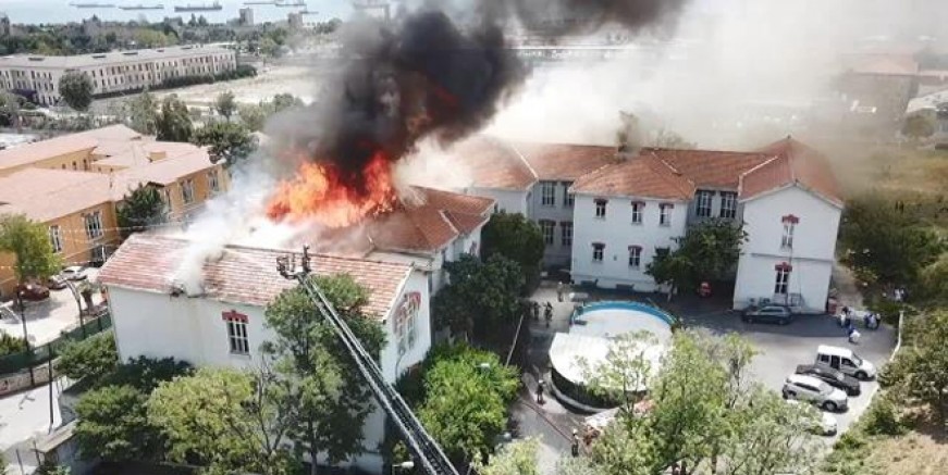 Zeytinburnu Balıklı Rum Hastanesi'nde yangın!