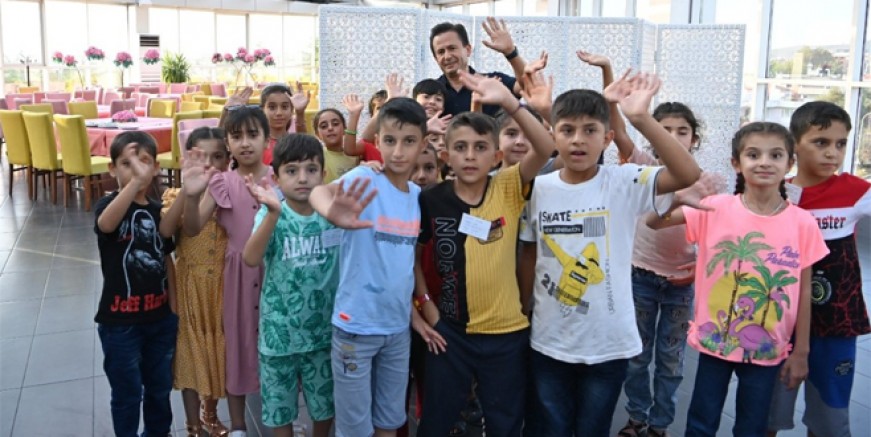 Şadi Yazıcı Mardinli çocukların kalbini fethetti