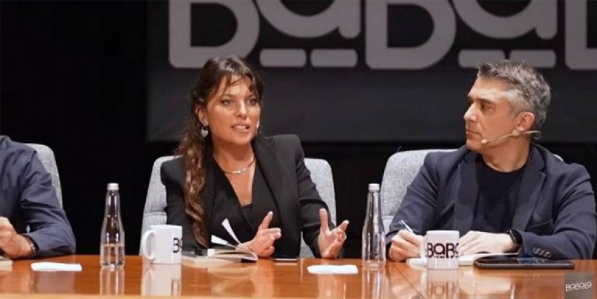 Ece Üner mikrofon kazasına uğradı