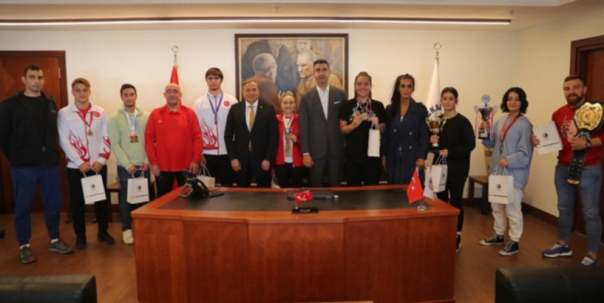 Şampiyonlar Gökhan Yüksel'i ziyaret etti