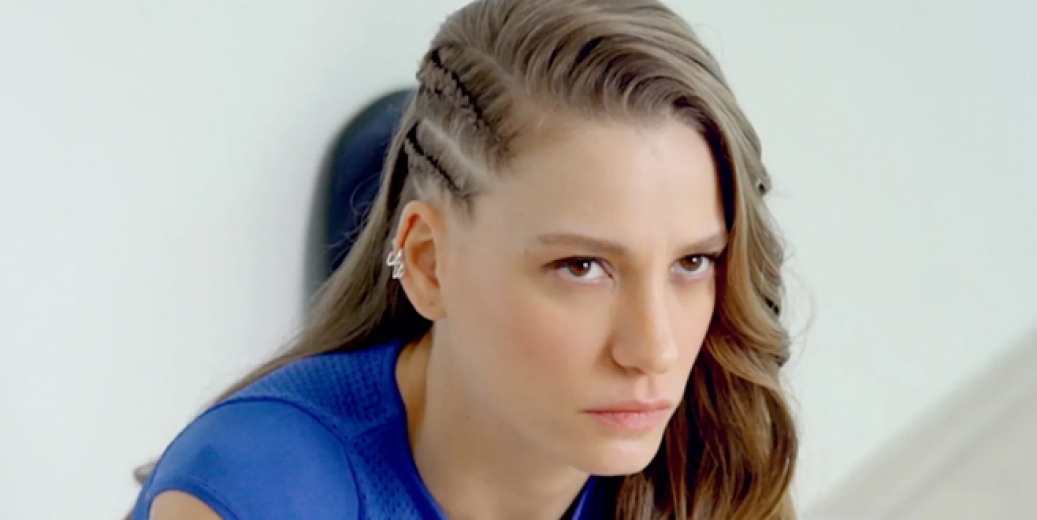 Seranay Sarıkaya'dan iç çamaşırsız poz