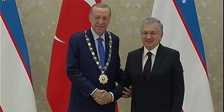 Cumhurbaşkanı Erdoğan'a İmam Buhari Nişanı verildi