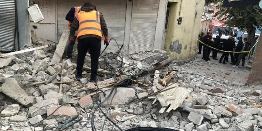 Depremin vurduğu İzmir'de hasar ortaya çıktı
