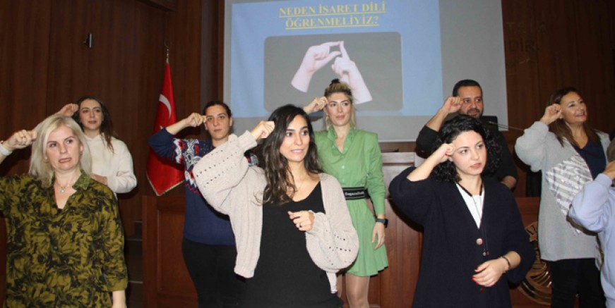 Kartal Belediyesi personeline işaret dili eğitimi