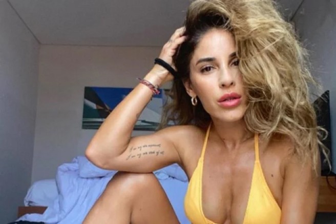 Irmak Ünal'dan sarı bikinisiyle bomba pozlar