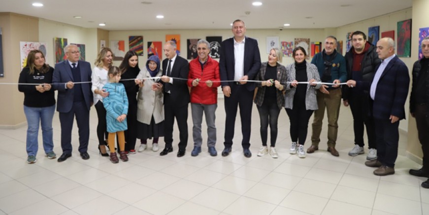 ‘De Rıen’ Resim Sergisi Kartal'da açıldı