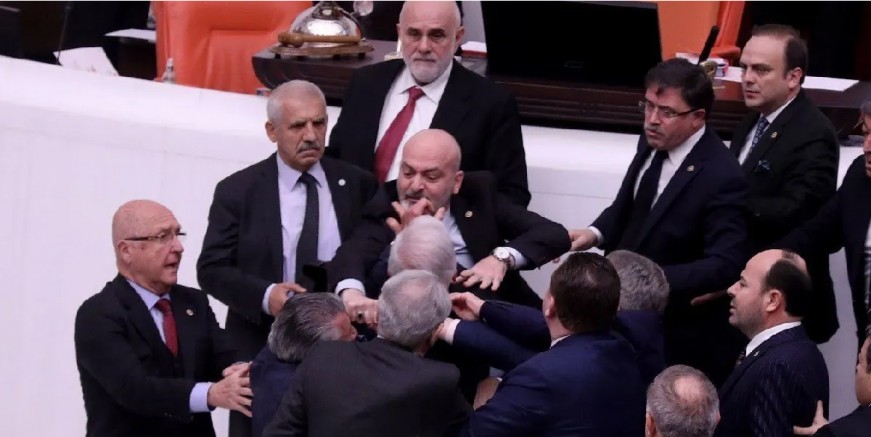 İYİ Parti'li Hüseyin Örs Meclis'teki kavga anını anlattı