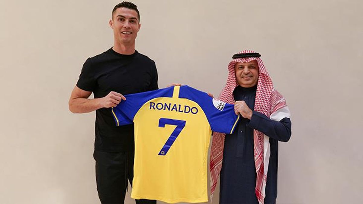 Cristiano Ronaldo resmen Al-Nassr'da!