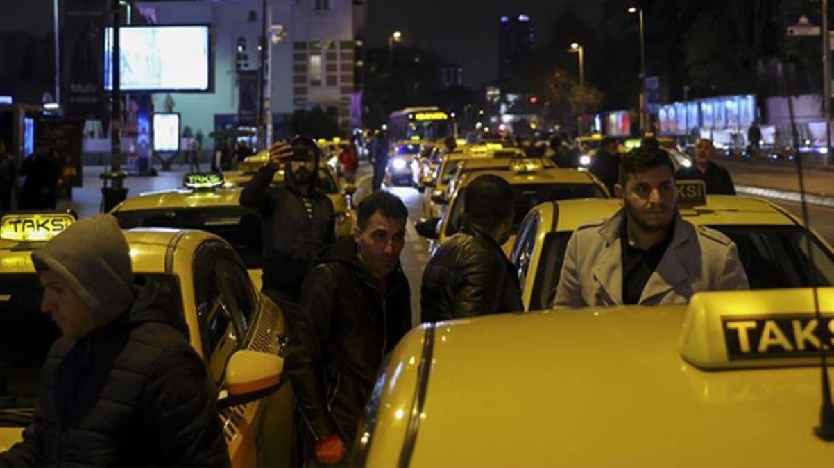 İstanbul'da  taksiciler protesto gösterisi düzenledi