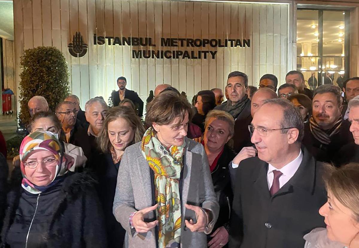 CHP'liler İmamoğlu hakkında açılan davaya tepki gösterdi