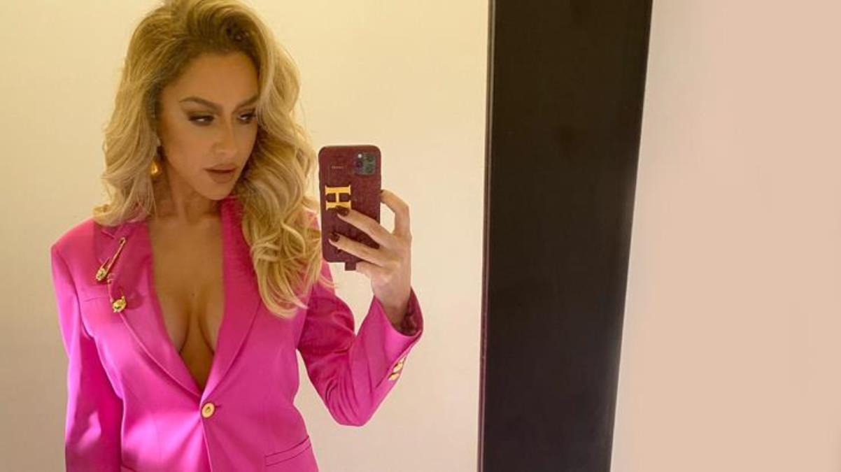 Hadise göğüs dekoltesiyle büyüledi