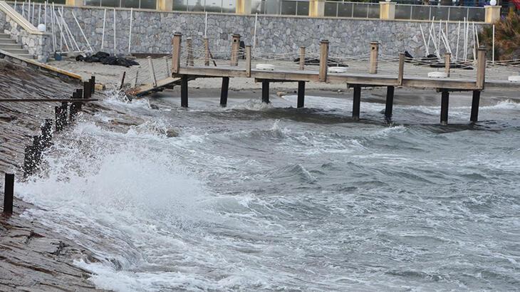 Bodrum'da feribot seferlerine fırtına engeli