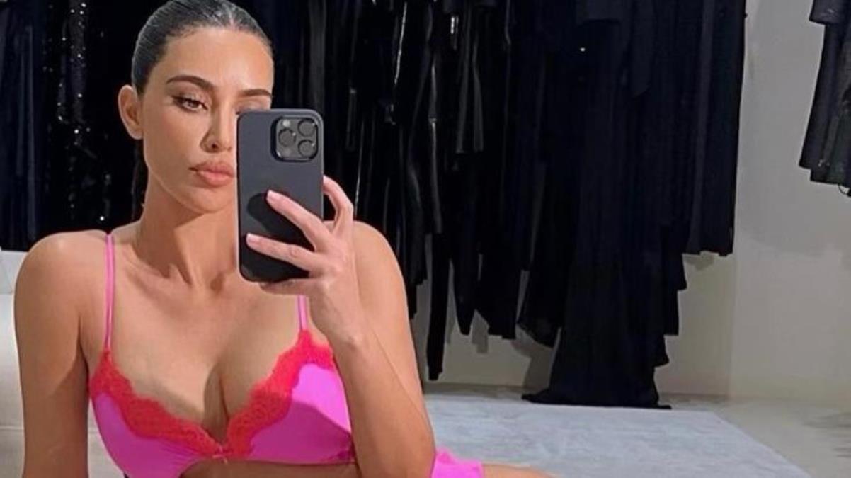 Kim Kardashian'a bikinisi küçük geldi!