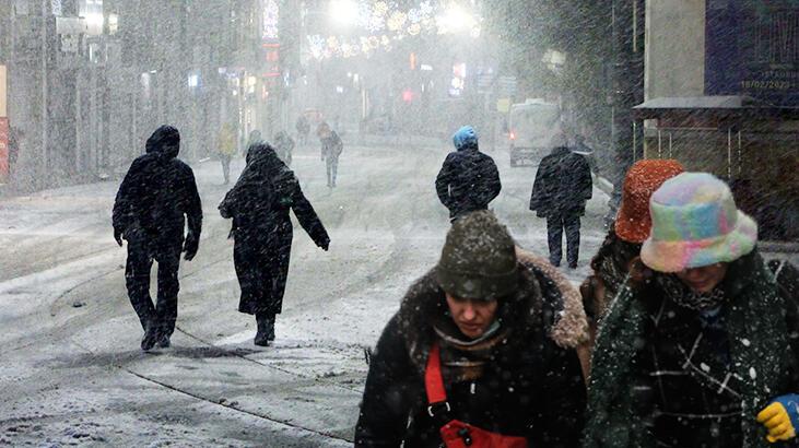 İstanbul'da kar yağışı etkisini gösterdi!
