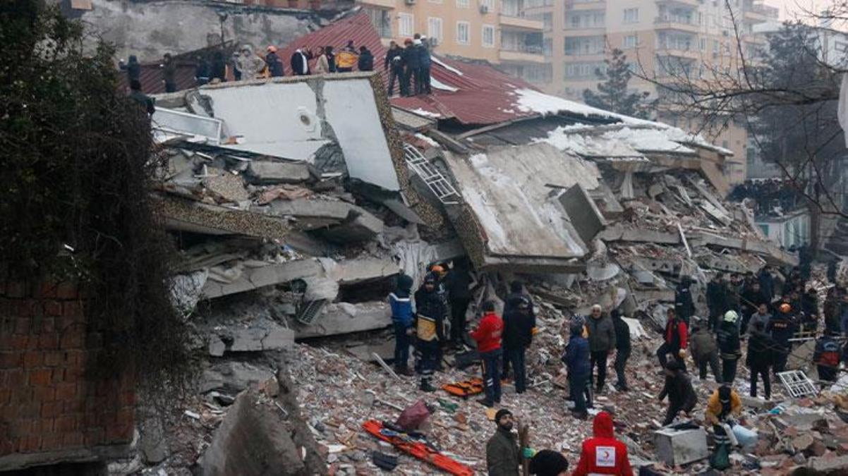 Deprem dünya basınında da geniş yankı buldu