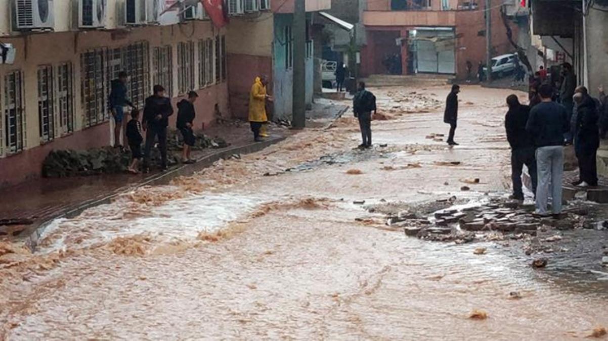Şanlıurfa'yı yine sel vurdu: Ev ve iş yerlerini su bastı