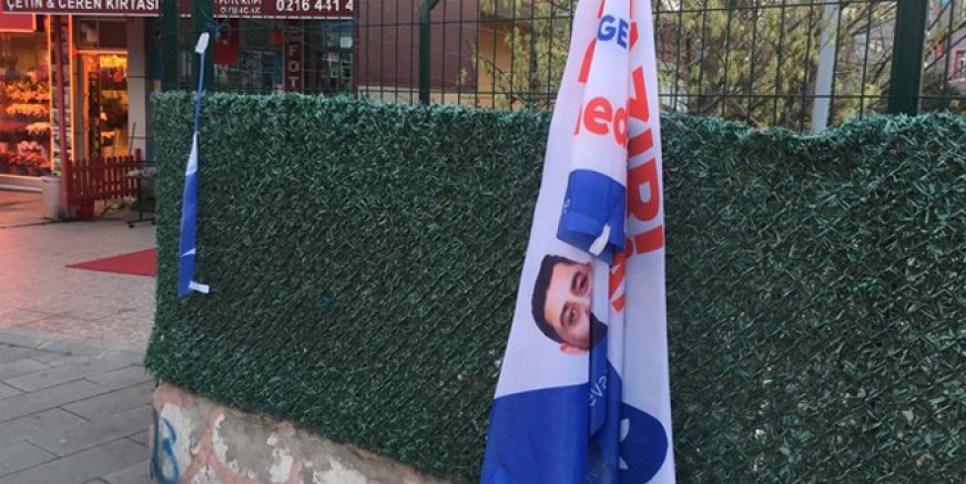 DEVA'nın Maltepe'deki afişlerine saldırı!