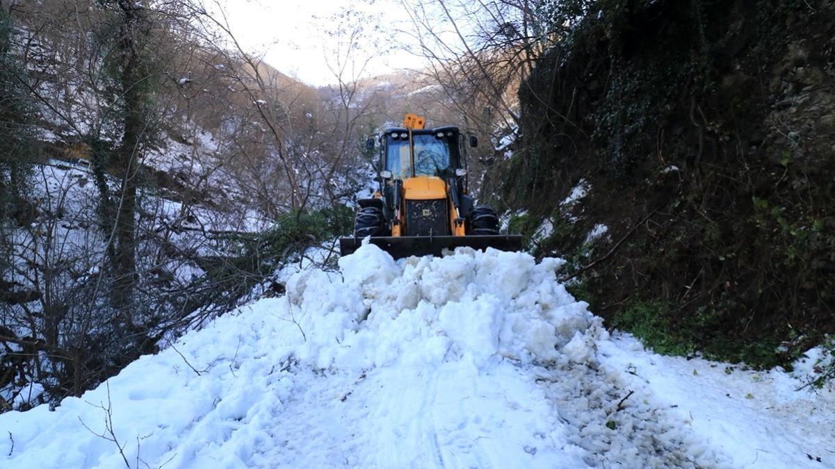 Doğu Karadeniz'de 4 ilde 125 köy yolu ulaşıma kapalı
