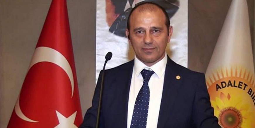 İrfan Uzun 'Türkiye'ye umut için Cumhurbaşkanı adayıyım'