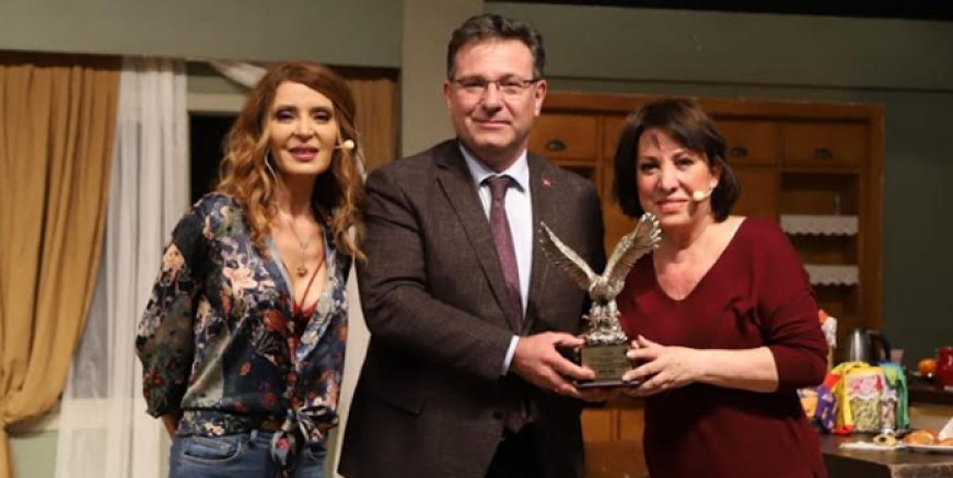 Kartal Belediyesi'nden Oya Başar'a büyük onur