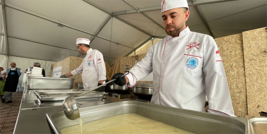 Tuzla Belediyesi Hatay'da iftar sofrası kuruyor