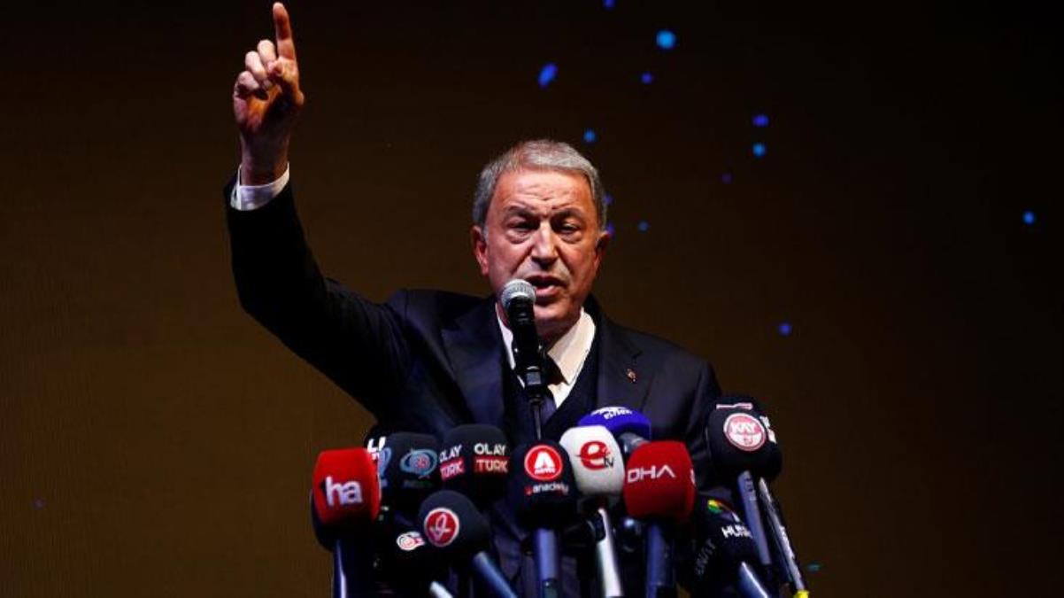 Bakan Akar'dan 'Vur de ölelim' tezahüratına ilginç yanıt