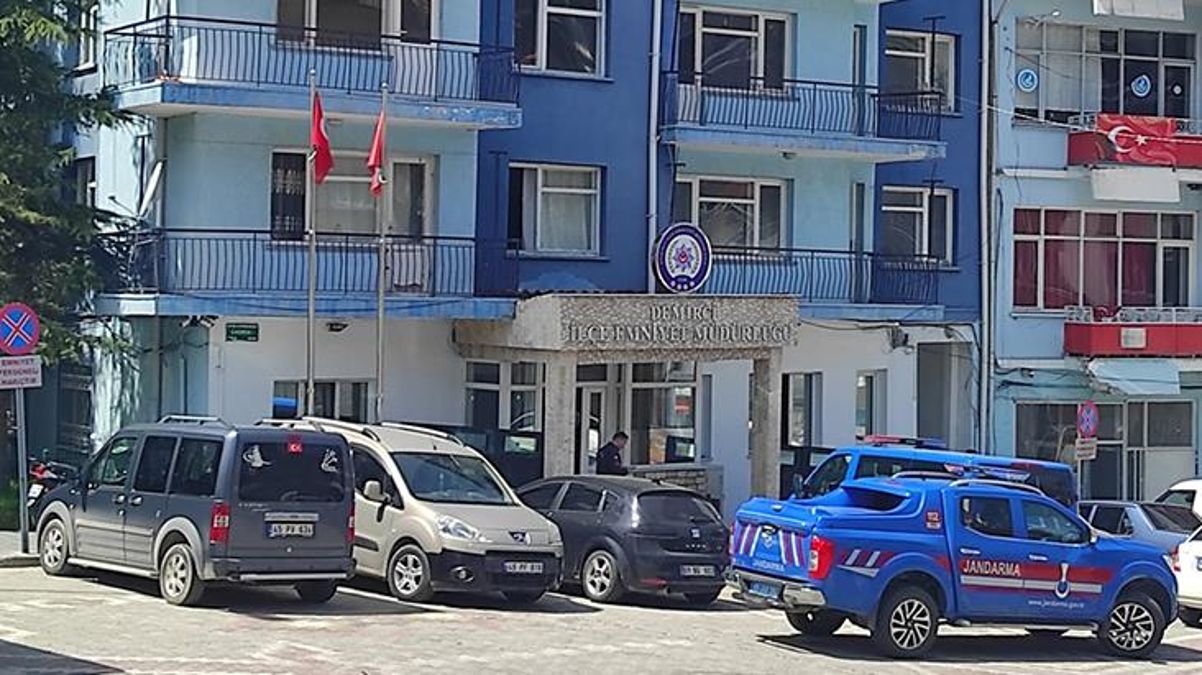 Manisa'da polis lojmanında sır ölüm!