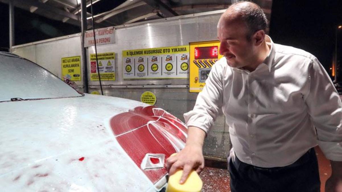 Bakan Varank Togg'u kendi elleriyle yıkadı