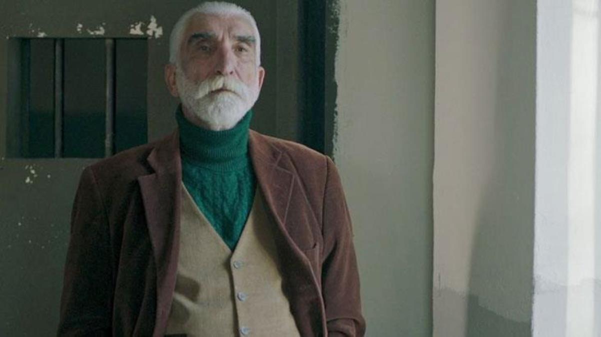 Oyuncu Cezmi Baskın TİP'e katıldı