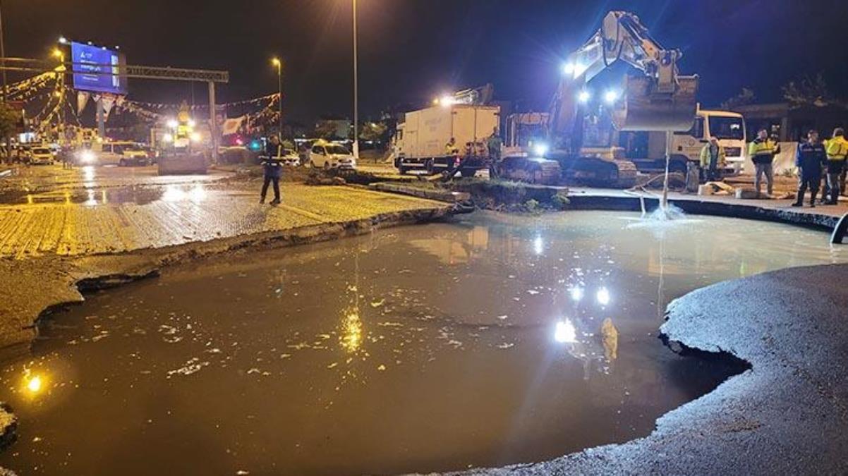 Ankara'da sağanak nedeniyle yol çöktü