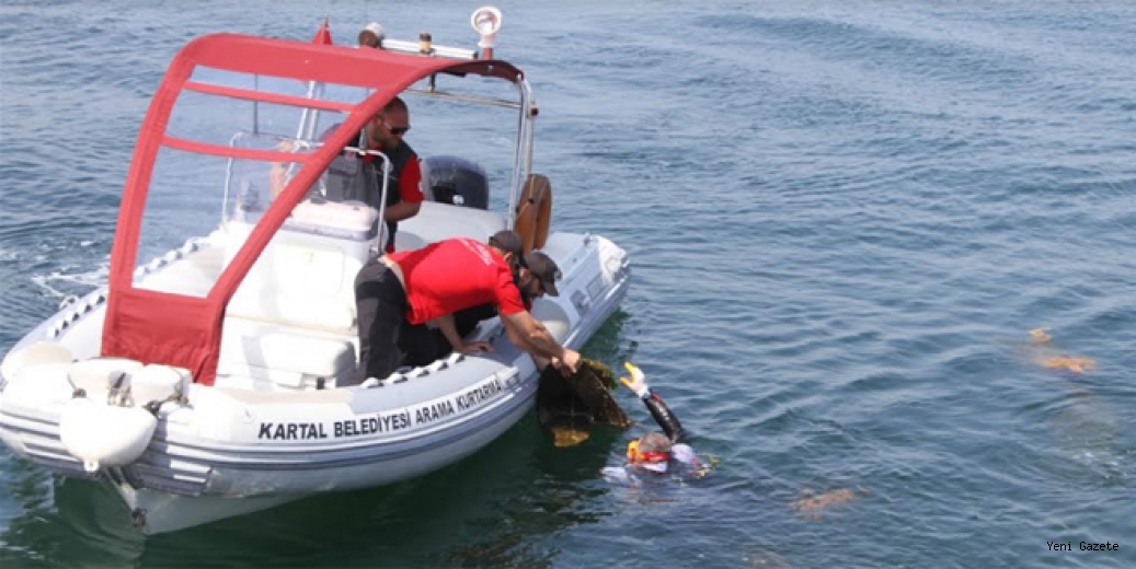 Kartal’da geniş kaplamlı kıyı temizliği yapıldı