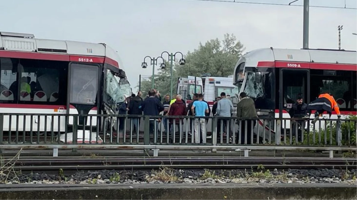 Son Dakika! Samsun'da iki tramvay kafa kafaya çarpıştı: 1'i ağır 14 yaralı var
