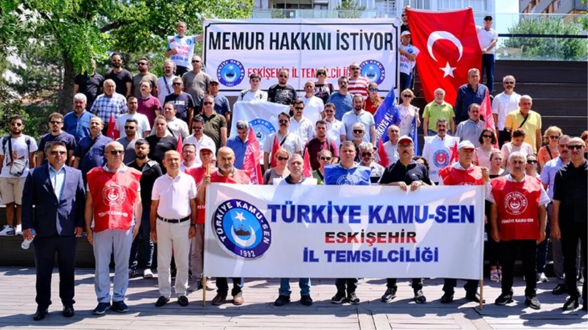 Maaş artışından tatmin olmayan memurlar sokağa indi