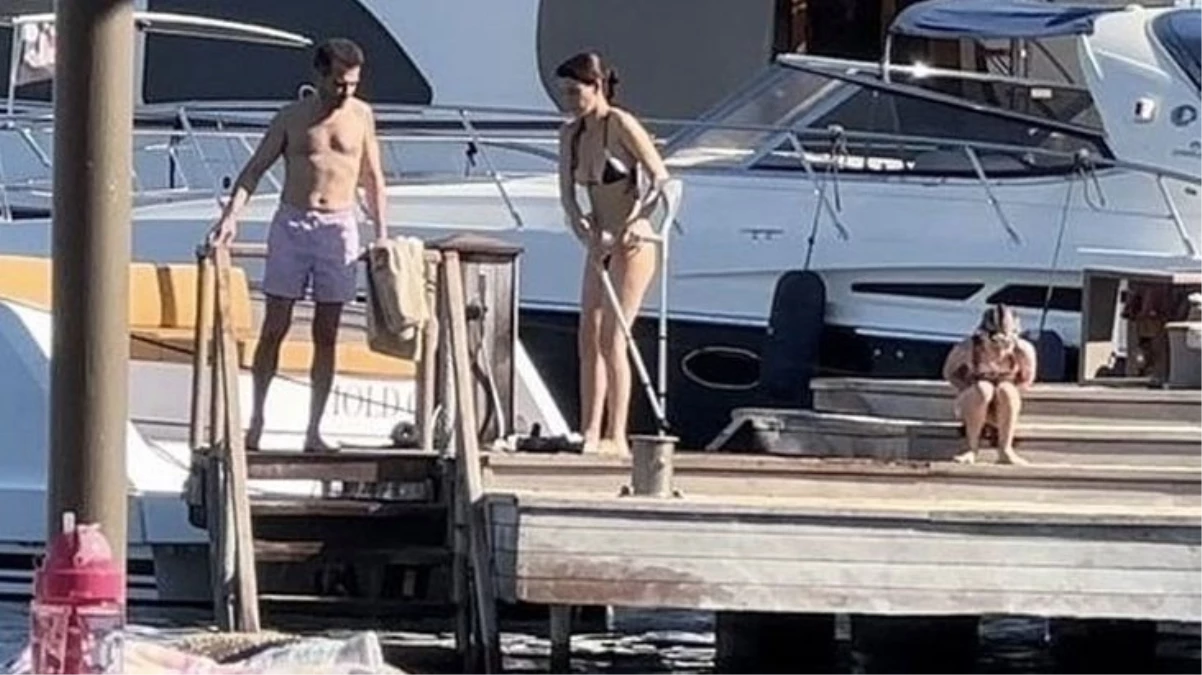 Beren Saat'in koltuk değnekli deniz keyfi!