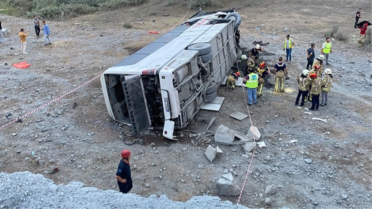 İstanbul'da personel otobüsü devrildi; 27 yaralı!