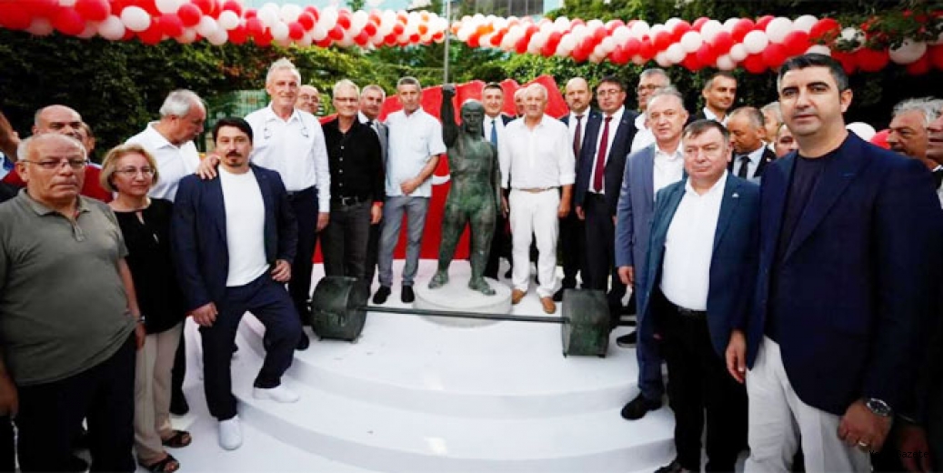 Naim Süleymanoğlu Kartal'da ölümsüzleşti