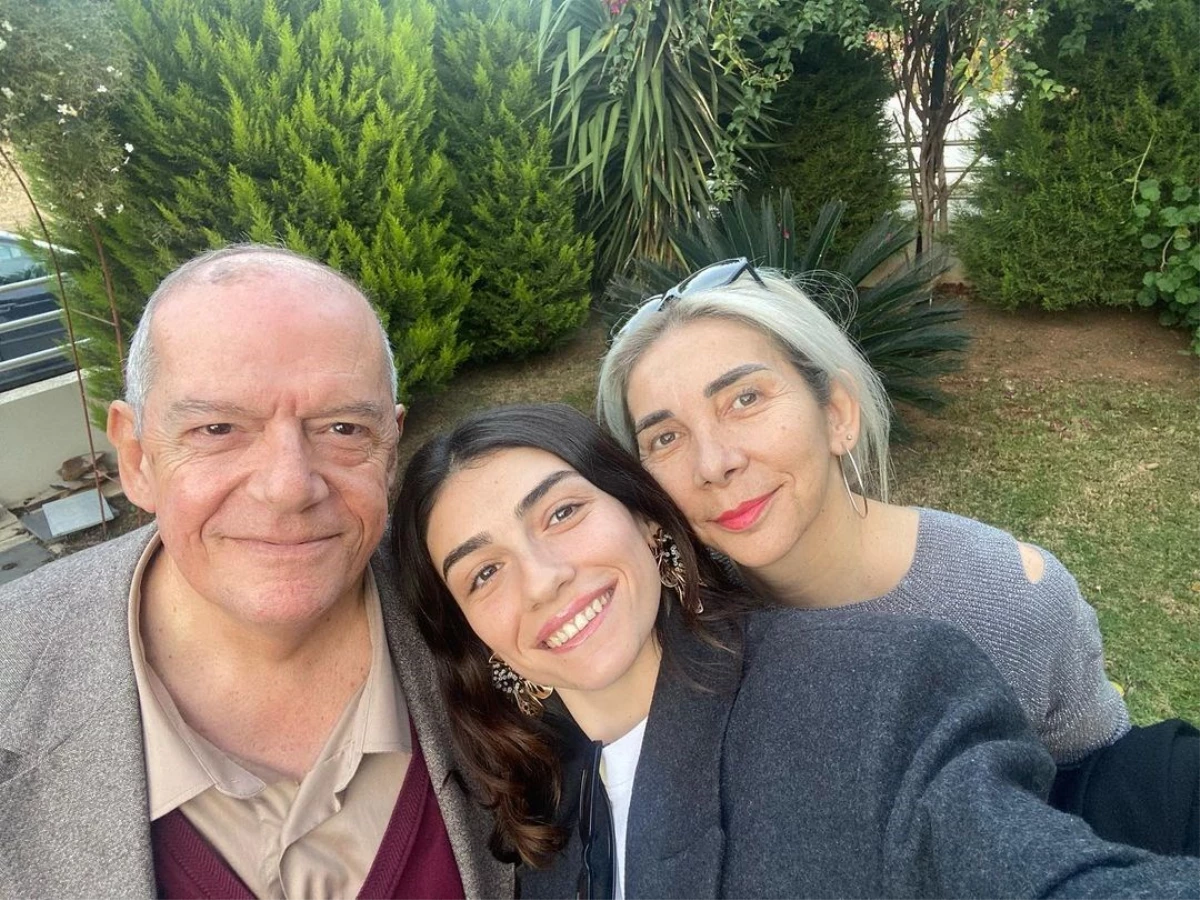 Hazar Ergüçlü'nün babası hayatını kaybetti