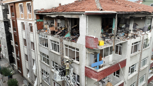 Son Dakika: İstanbul Şirinevler'de bir binadaki doğal gaz patlamasında can kaybı 3'e yükseldi