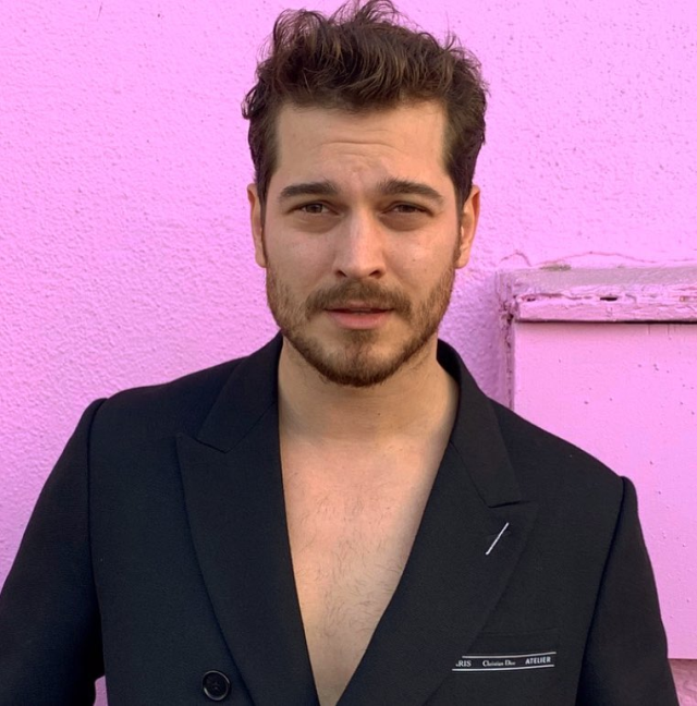 Çağatay Ulusoy, yeni filmi Biz Bir Aileyiz filminin çekimleri iptal edildi