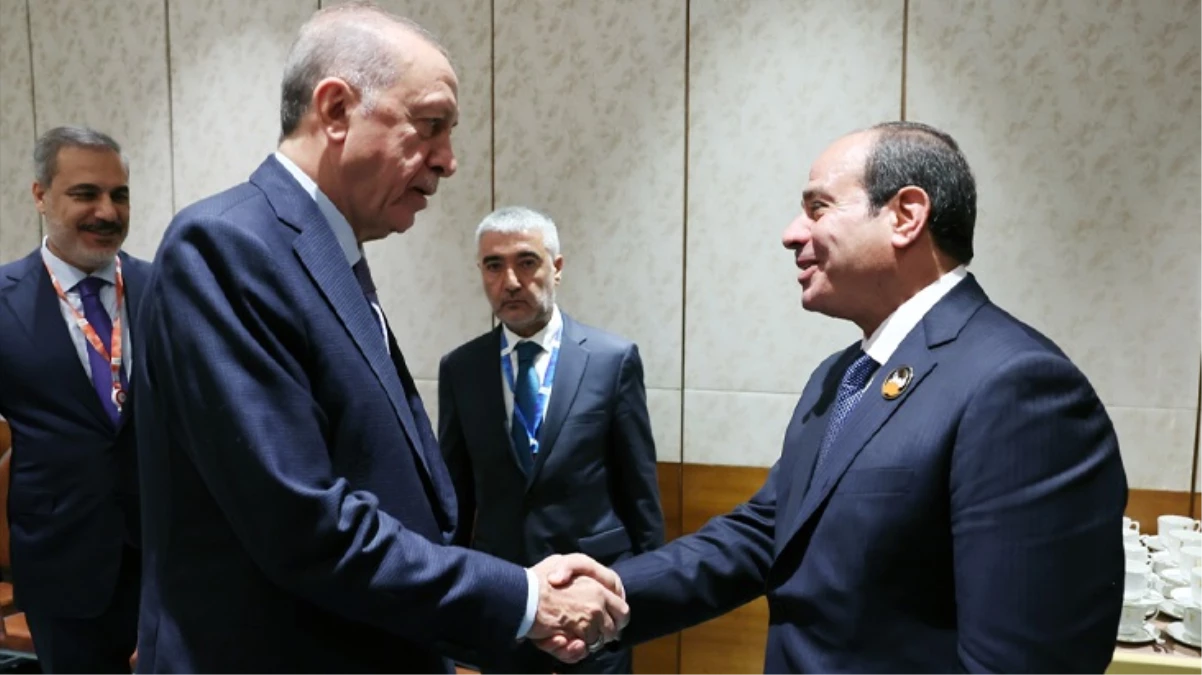 Erdoğan, G20 Zirvesi'nde Sisi ile bir araya geldi!