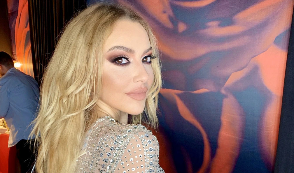 Hadise yine sınırları taşırdı!