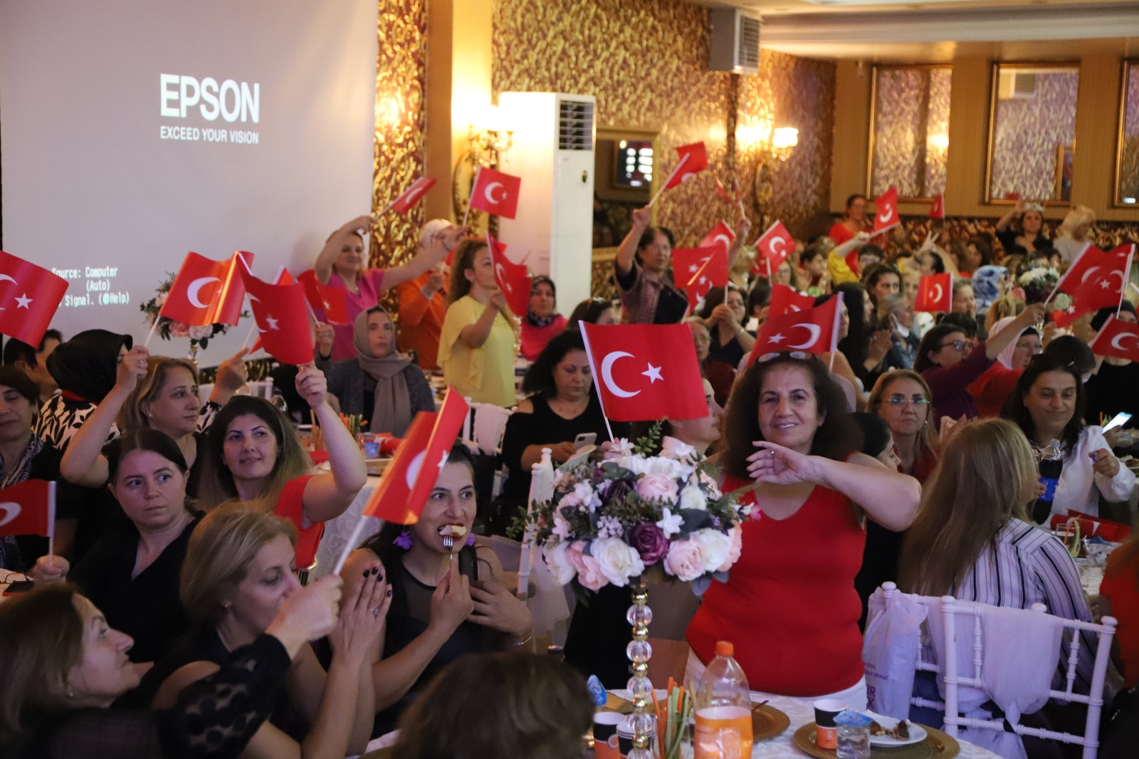 Cumhuriyet kadınları Kartal’da buluştu