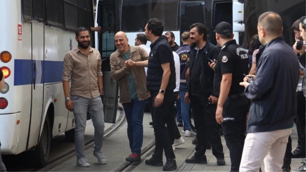 Ahmet Şık'ın polis amirleriyle fotoğrafları HDP'li ismi rahatsız etti