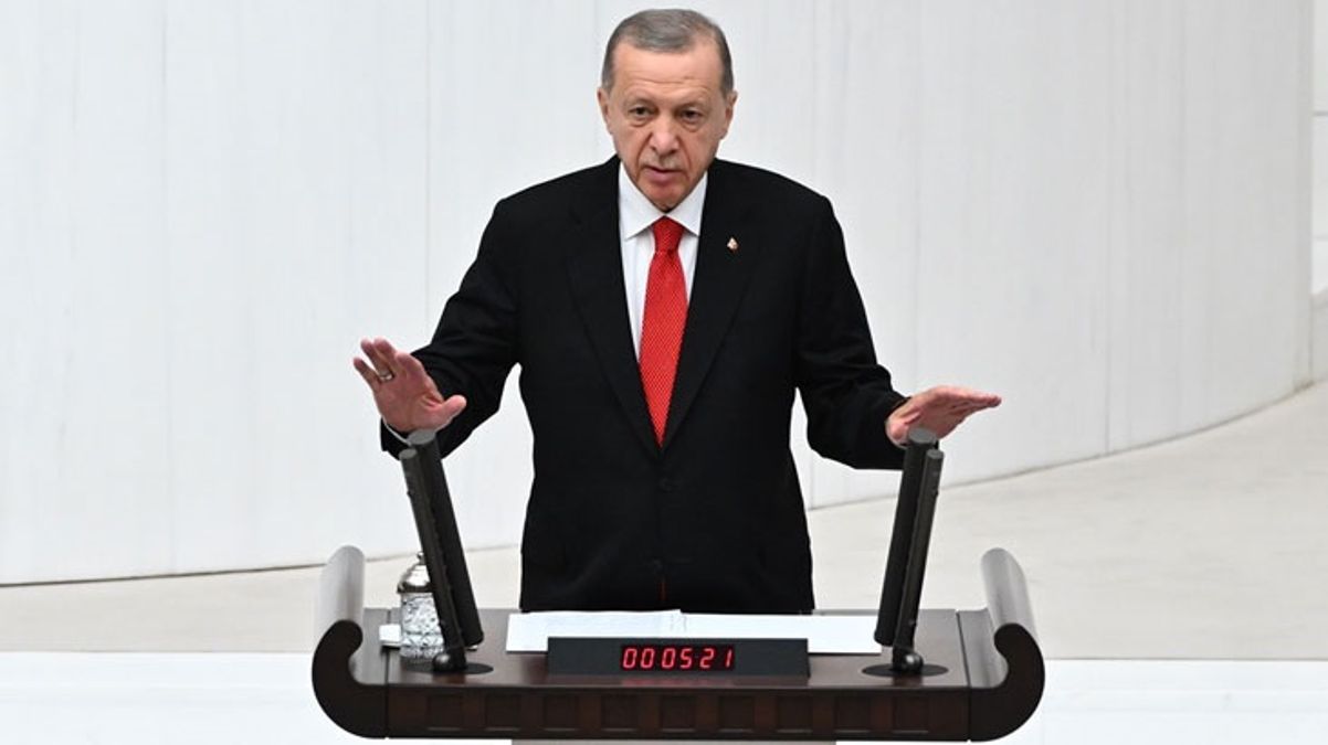 Erdoğan yeniden genel başkan seçildi